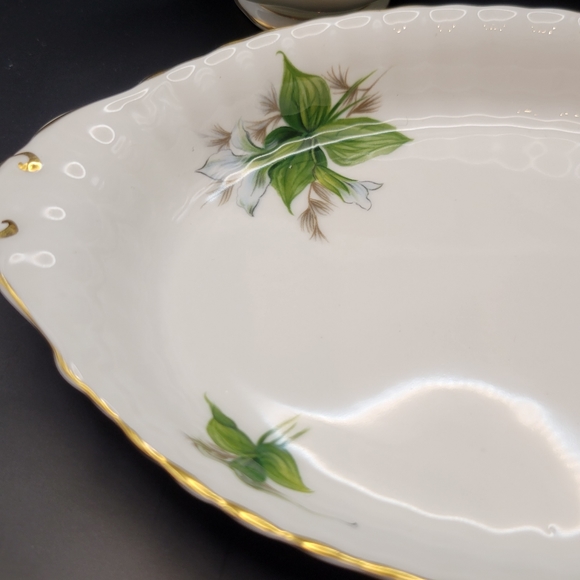 Vintage Royal Albert Cream and Sugar Set. Trillium Pattern. - Picture 5 of 8